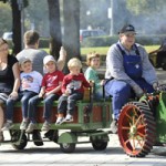 Auf gemütlicher Fahrt durch den Museumspark.